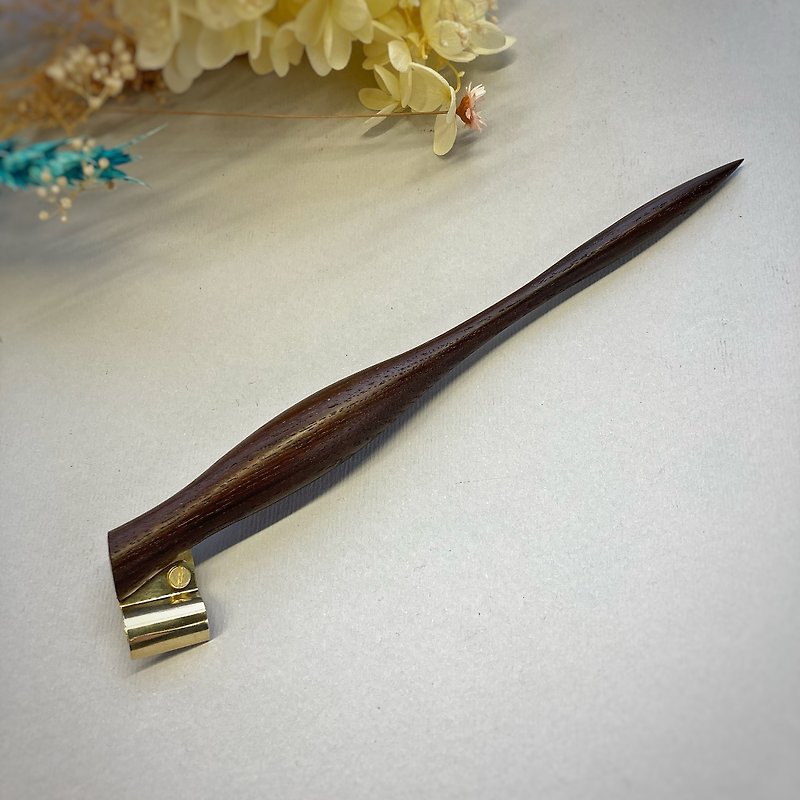 Oblique pen holder with universal flange - ปากกาจุ่มหมึก - ไม้ สีนำ้ตาล