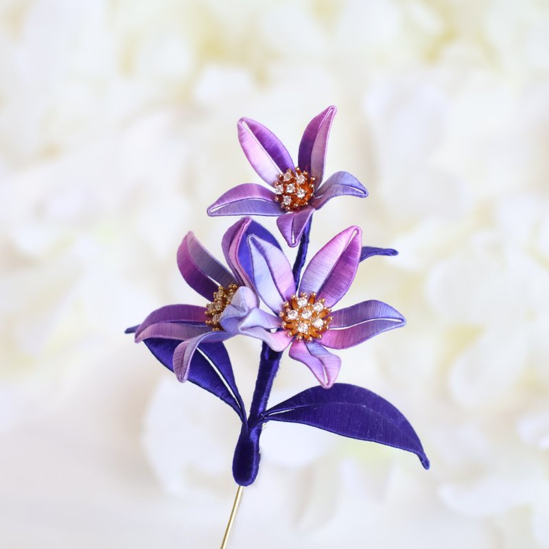 Fantasy purple orchid and lily brooch - เข็มกลัด - ผ้าไหม สีม่วง