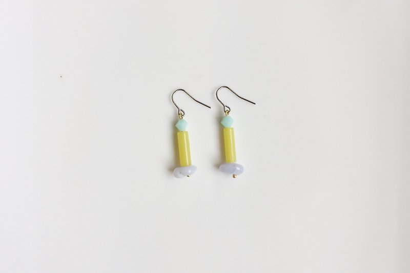 Crayon natural stone crystal shape earrings - Earrings & Clip-ons - Gemstone Green