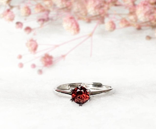 Beautiful - Top Red Stone 4mm Sterling Rose Gold Ring - Adjustable -  January Birthstone - Shop mmuinn General Rings - Pinkoi