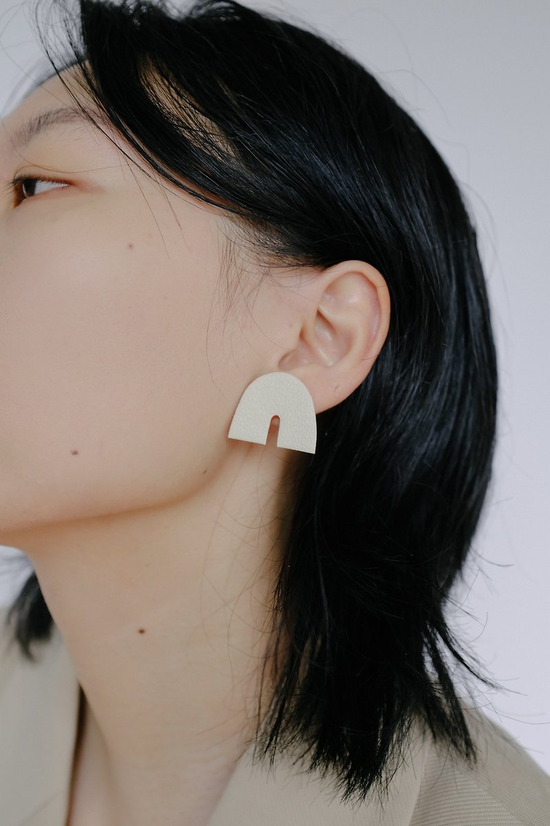 真皮 耳環/耳夾 白色 - 極簡幾何牛皮耳環 真皮 醫療鋼防過敏