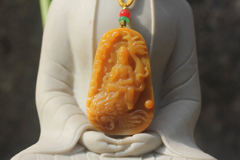 【Dragon-Riding Guanyin】 Great Compassion Bodhisattva Necklace | Natural Yellow Wax Stone Guanyin Pendant Sweater Chain - Necklaces - Jade Orange