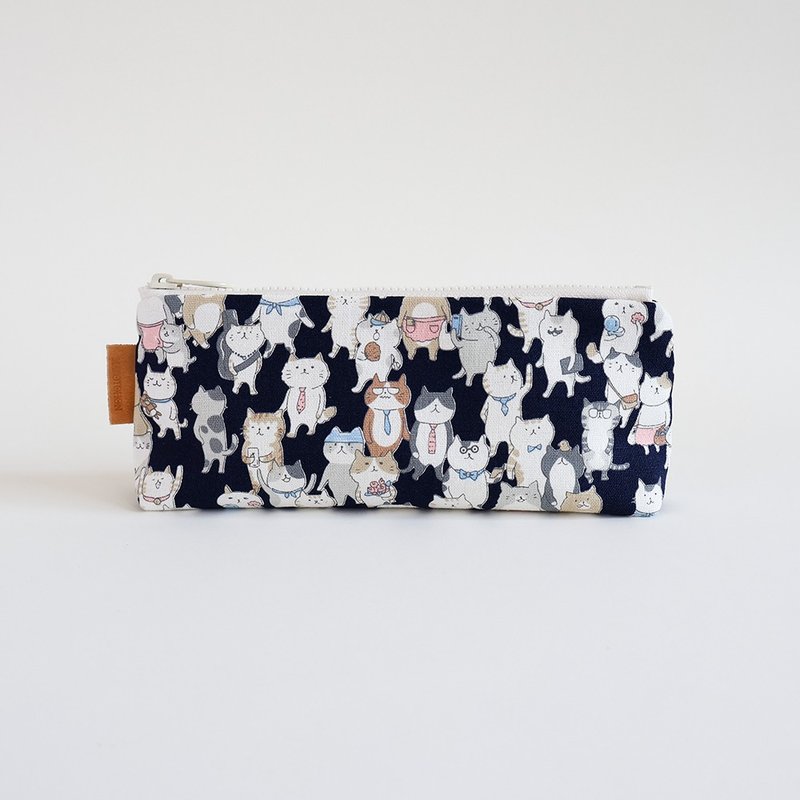 Handmade pencil case with cat visiting the market pattern - กล่องดินสอ/ถุงดินสอ - ผ้าฝ้าย/ผ้าลินิน สีน้ำเงิน