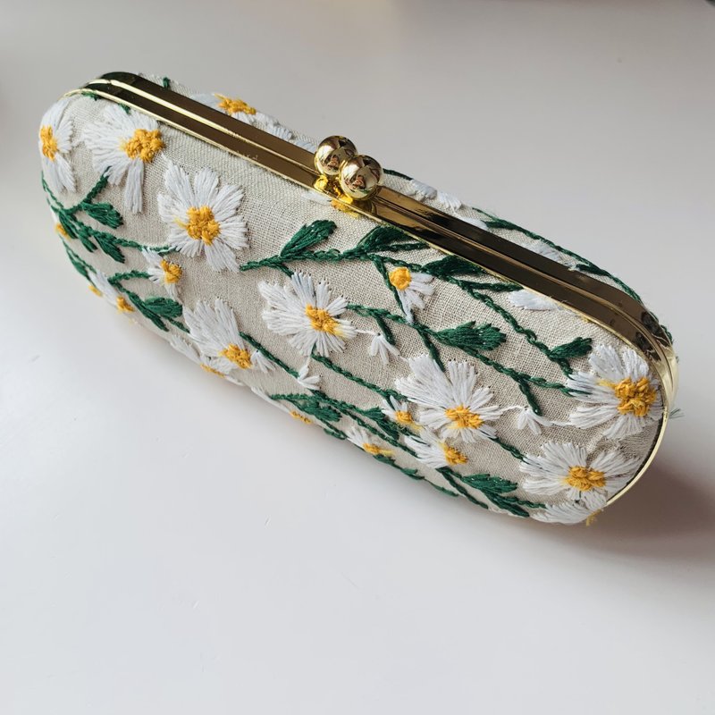 小雛菊刺繡眼鏡盒/筆盒/首飾盒 - 鉛筆盒/筆袋 - 棉．麻 黃色