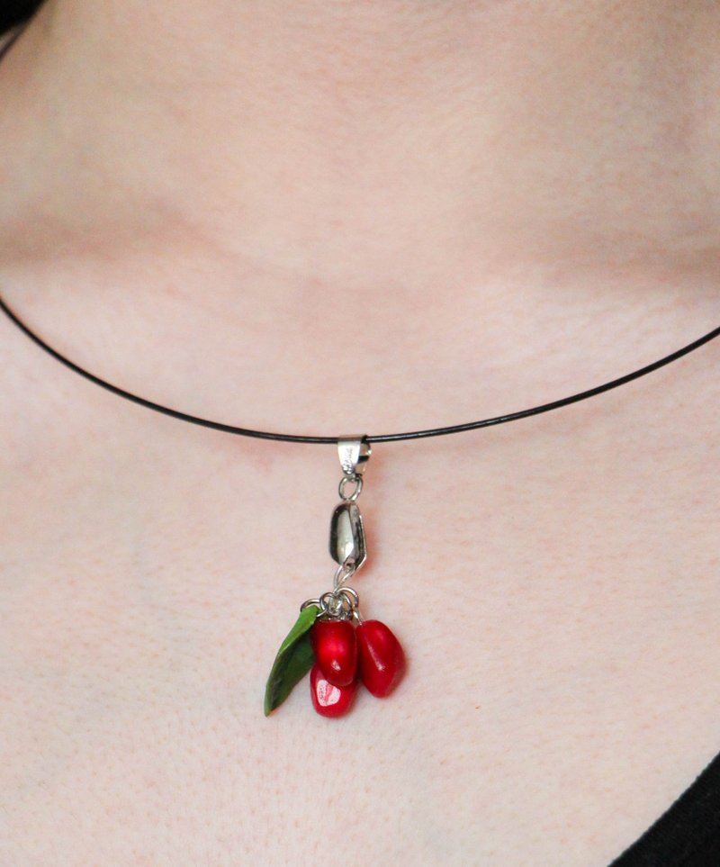 Pendant with Pomegranate Pomegranate Necklace Gift for her Handmade - 項鍊 - 黏土 紅色