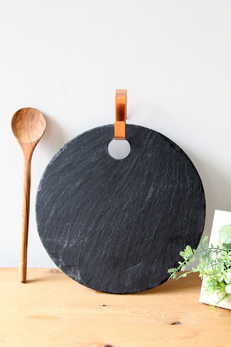 British Selbrae House natural black slate round copper hanging hook cutting board / tray 30 cm - ถาดเสิร์ฟ - หิน สีดำ