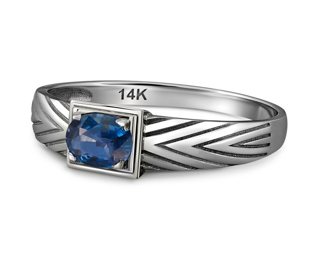 サファイアと 14 K ゴールド メンズ リング。サファイアをあしらった男性用ゴールドリング。 - ショップ Daizy Jewellery リング・指輪  - Pinkoi