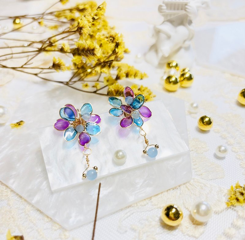 Flower Language Translucent Blue Petals Japanese Resin Earrings - Earrings & Clip-ons - Resin Purple