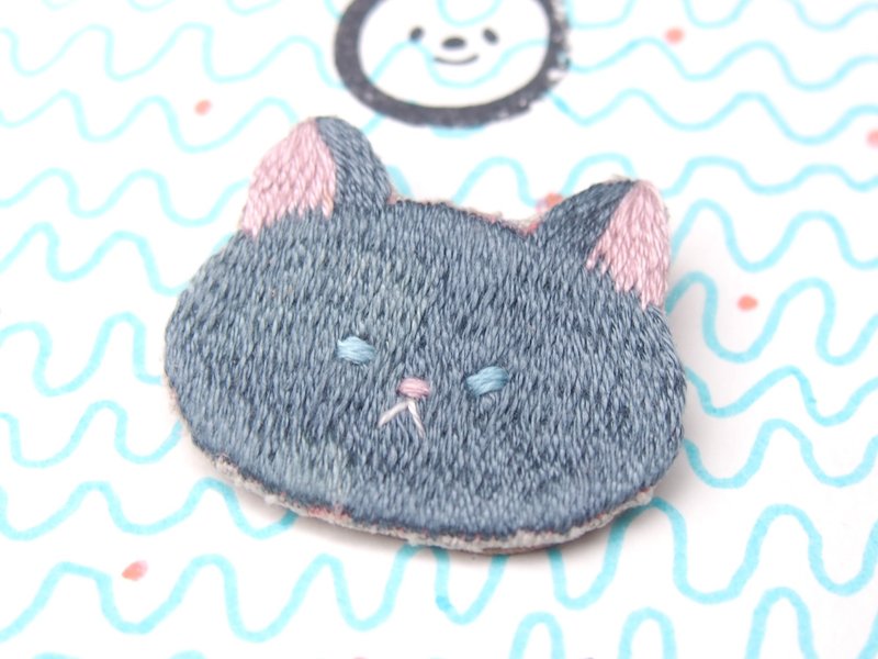 ◭小動物頭刺繡胸針◮ 藍貓 Russian blue - 胸針 - 紙 