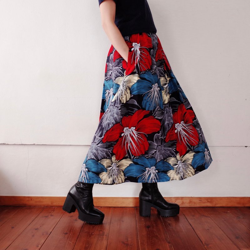 African print tuck skirt botanique en rouge bleu (long length 85cm) - กระโปรง - ผ้าฝ้าย/ผ้าลินิน สีน้ำเงิน