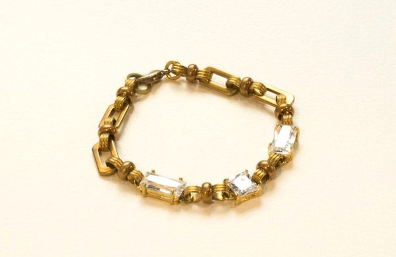 Brass Chain Bracelet  Designed With Rectangle Gemstone - สร้อยข้อมือ - เครื่องเพชรพลอย สีนำ้ตาล