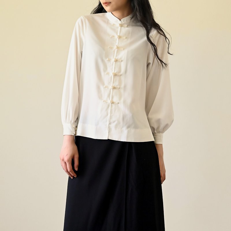 【NaSuBi Vintage】Chinese Style Buckle Vintage Shirt - เสื้อเชิ้ตผู้หญิง - ไฟเบอร์อื่นๆ ขาว