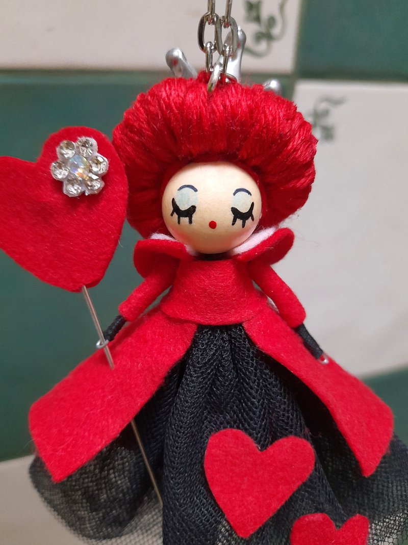 custom order for:  Elizabeth Shelton Queen of hearts doll necklace - 項鍊 - 木頭 紅色