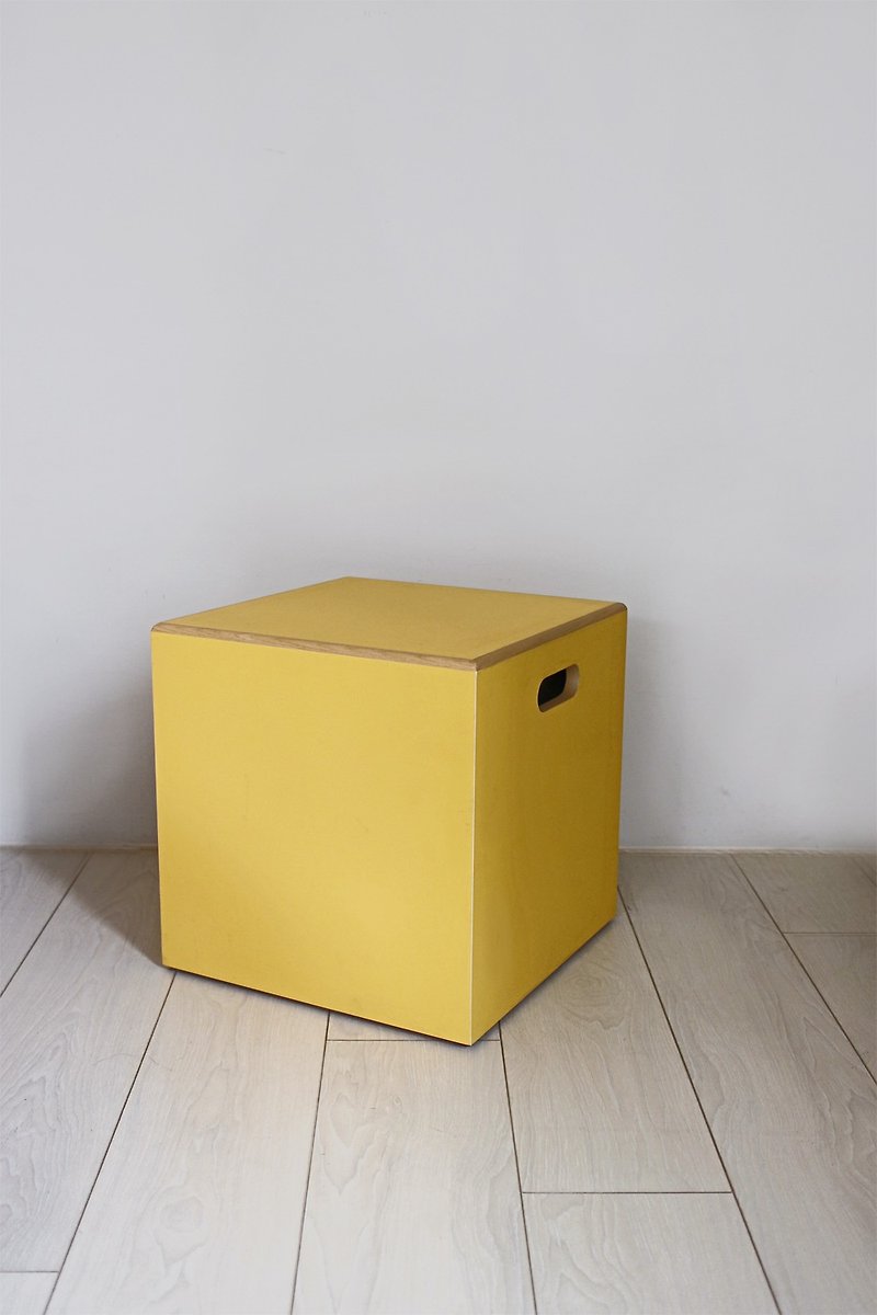 Spot bright yellow solid wood square chair / home decoration - เฟอร์นิเจอร์อื่น ๆ - ไม้ สีเหลือง