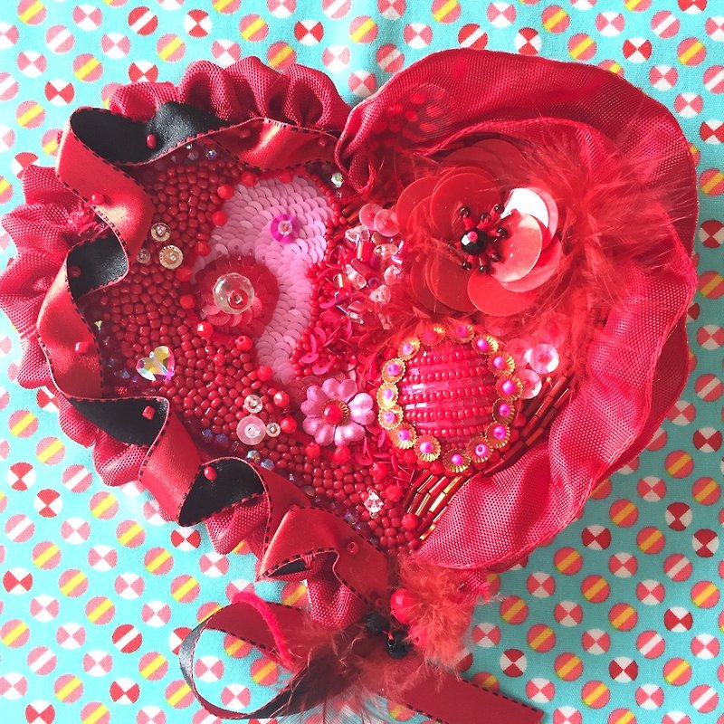 Le coup du foudre　 heart embroidery beads red art  - อื่นๆ - งานปัก สีแดง