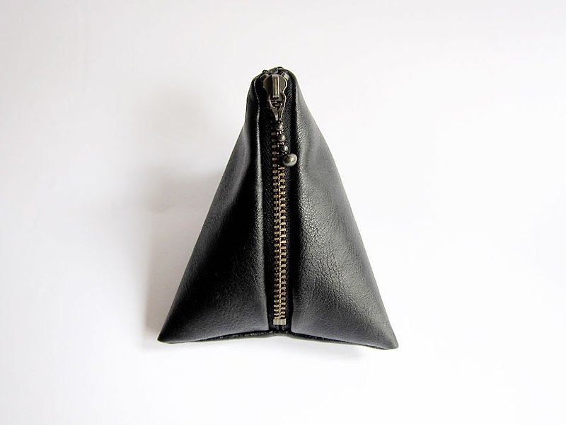 Christmas Gift Exchange Dumpling Bag / Triangle Bag / Coin Purse Faux Leather Faux Leather - Coin Purses - Other Materials Black