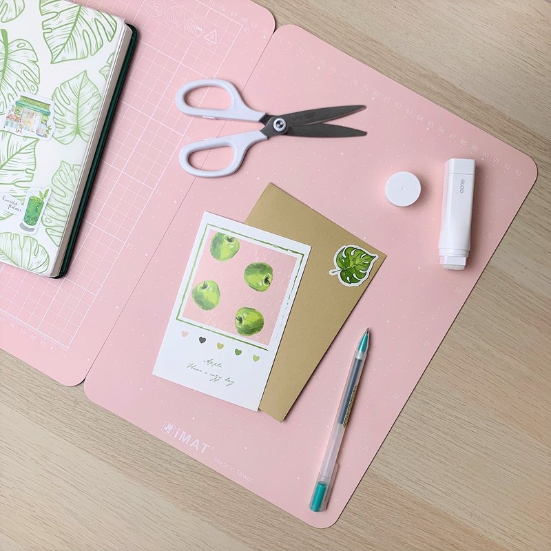 iMAT Flip Cutting Mat, non-toxic, light pink, multifunctional folding, DIY card - อื่นๆ - วัสดุอีโค สึชมพู