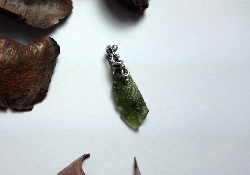 小さな銀は、チェコ隕石落下創傷 - ネックレス - 宝石 グリーン