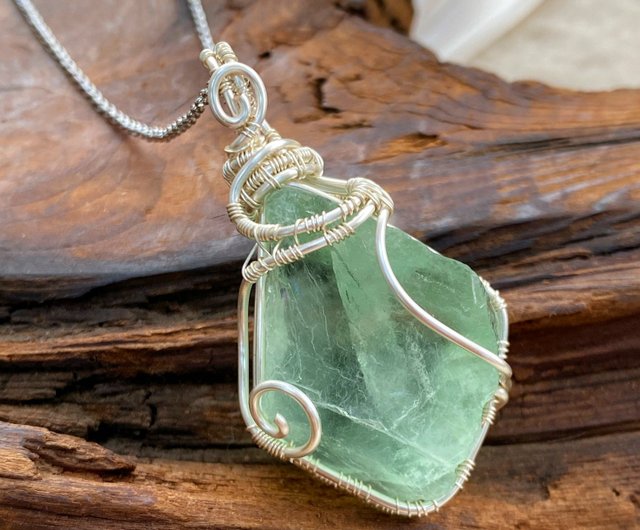 グリーンフローライト手作りネックレス】天然原石 / 手編み - ショップ