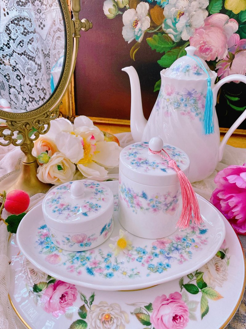 英國骨瓷皇家御用Wedgwood 珠寶盒茶葉罐庫存品 情人節 禮物 - 居家收納/收納盒/儲物盒 - 瓷 紫色