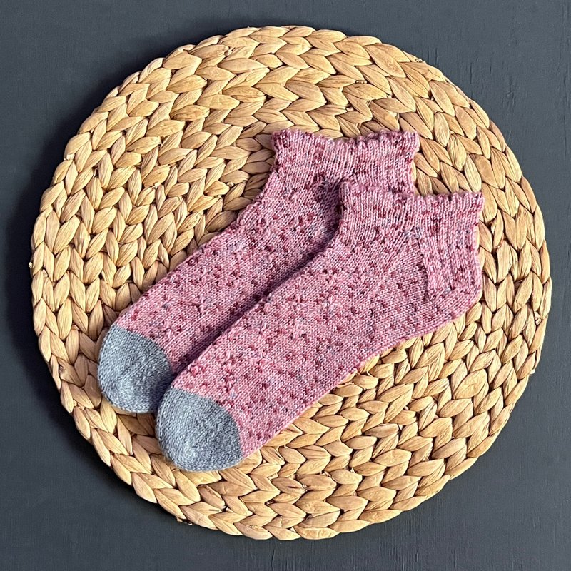 Handmade knitted womens socks/ Warm knitted accessory - 襪子 - 羊毛 粉紅色