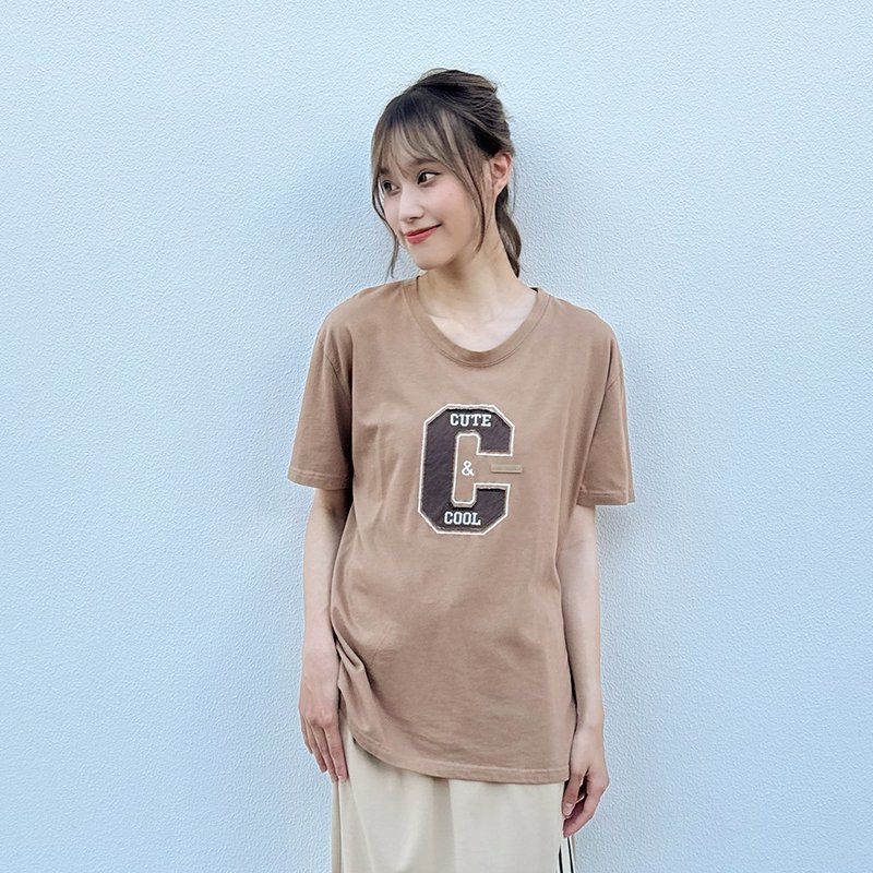 Hana Mokuba 圓領C字母貼布刺繡T恤 - 女 T 恤 - 其他材質 
