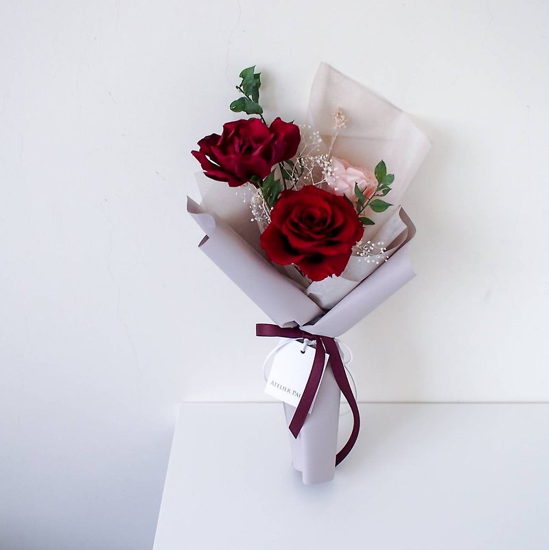 Three unfaded gardenia and rose Korean style bouquets - ช่อดอกไม้แห้ง - พืช/ดอกไม้ สีแดง