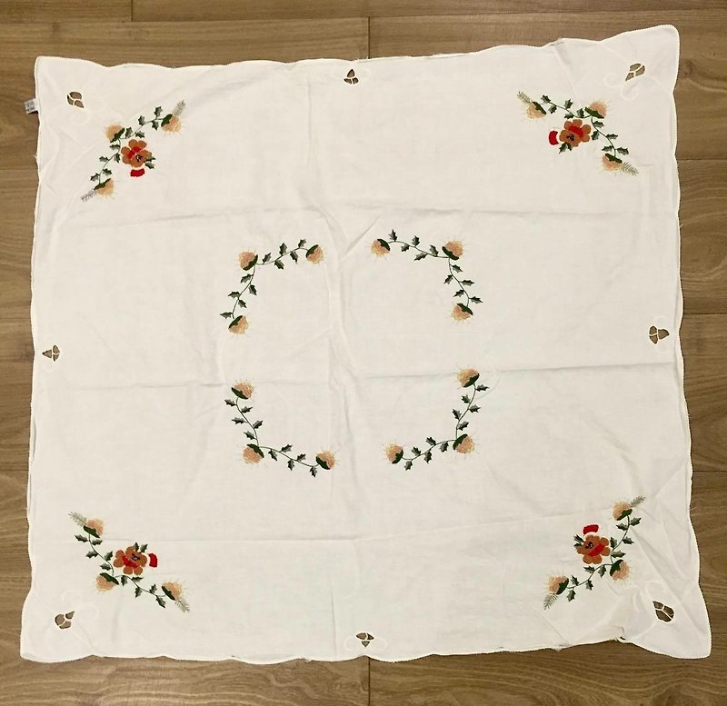 Early American retro embroidered Winnie the large square / tablecloth fabric - ผ้ารองโต๊ะ/ของตกแต่ง - วัสดุอื่นๆ 