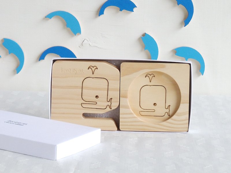 Small whale mobile phone coaster birthday graduation Valentine's Day business card holder custom name - ของวางตกแต่ง - ไม้ 