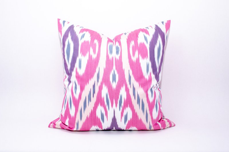 Pink ikat pillow cover Uzbekistan Traditional Handwoven ikat for home interior - หมอน - ผ้าฝ้าย/ผ้าลินิน สึชมพู