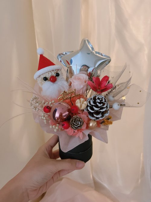 Exclusive Christmas DIY Gift Box】Handmade Material Package / Immortal  Whiskey Bottle with Flowers in a Gift Box - Shop piratedesign Dried Flowers  & Bouquets - Pinkoi