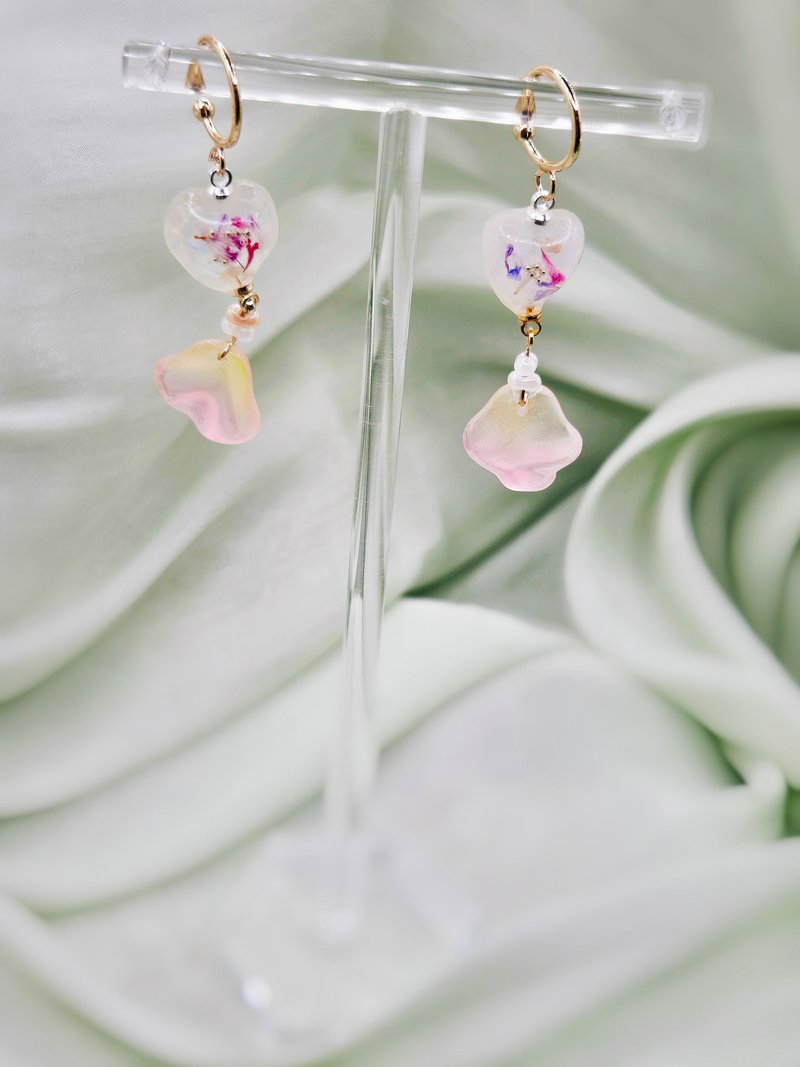 心花綻放 滴膠手作耳骨夾 | 植椛。飾 小眾品牌 - 耳環/耳夾/耳骨夾 - 樹脂 粉紅色