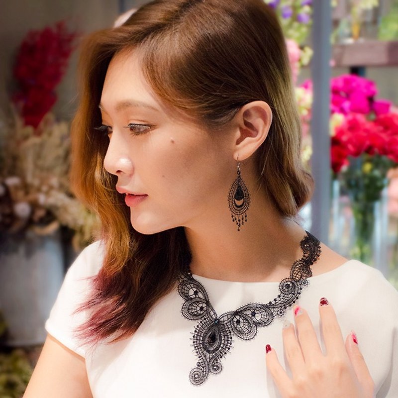 Goody Bag-Classic Embroidered Lace Necklace & Earrings-2 Piece Set - ต่างหู - งานปัก สีดำ