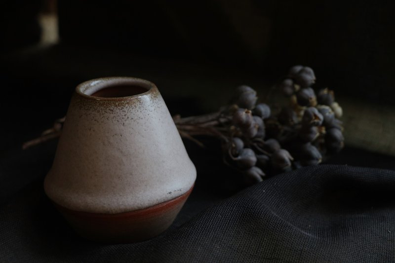 16號 手工製作 花器 / 瓶 - 牛奶可可系列 - 花瓶/花器 - 陶 卡其色