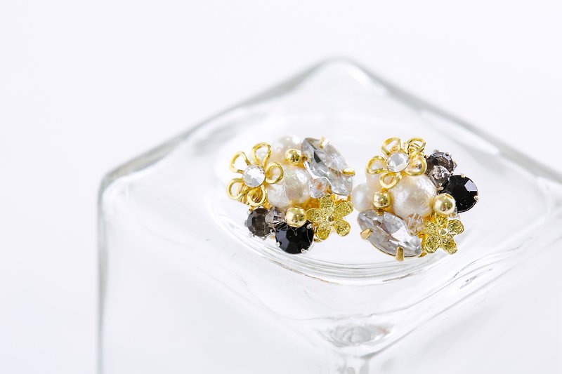 Bijou bouquet earrings (earrings) black - Earrings & Clip-ons - Other Metals Black