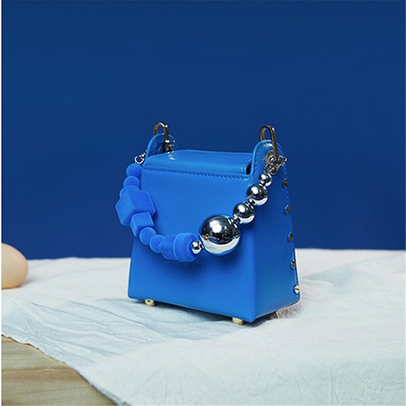 Klein blue 3 colors candy color mini cigarette case crossbody bag small square bag key coin purse can add beads chain - กระเป๋าแมสเซนเจอร์ - หนังแท้ สีน้ำเงิน