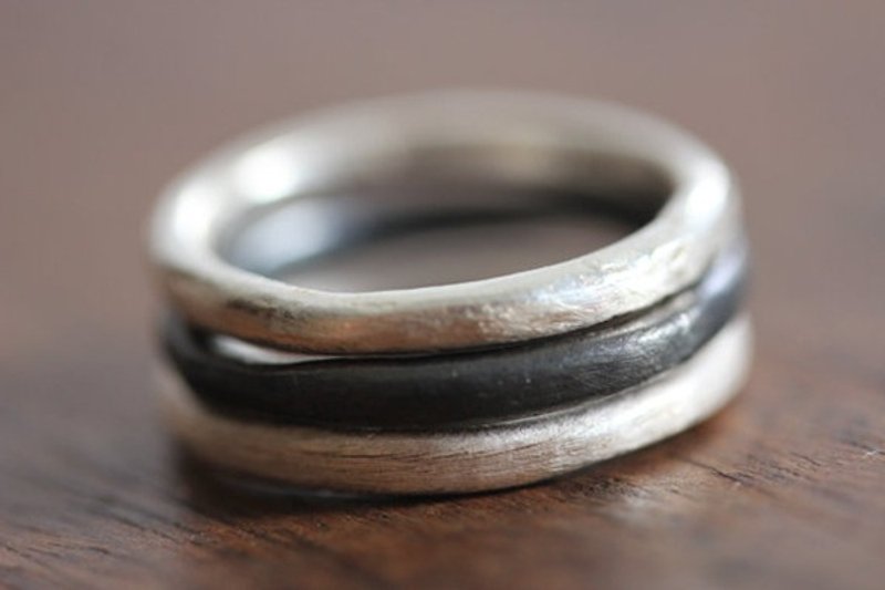 Set of three stackable rings with satin and oxidised finished - size 6,size 9 - แหวนทั่วไป - โลหะ 
