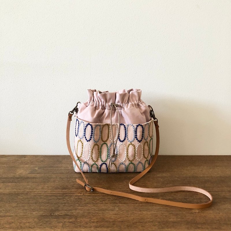 Made to order drawstring bag, Mina Perhonen Tarte, handmade - กระเป๋าถือ - ผ้าฝ้าย/ผ้าลินิน สึชมพู