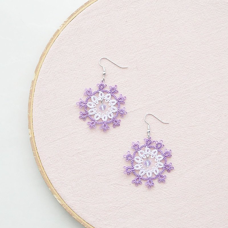 [Customized] Hand-knitted Snowflake Earrings Deep Purple and Pink Purple Tatting Snowflake Earrings - ต่างหู - งานปัก สีม่วง