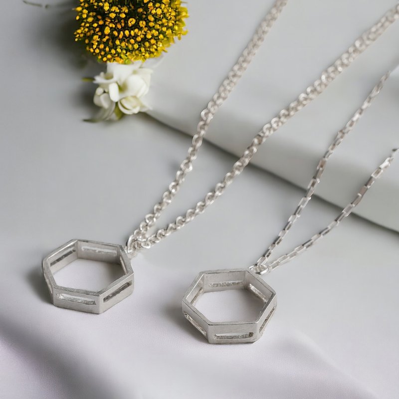 hollow hexagon necklace - สร้อยคอ - เงินแท้ สีเงิน