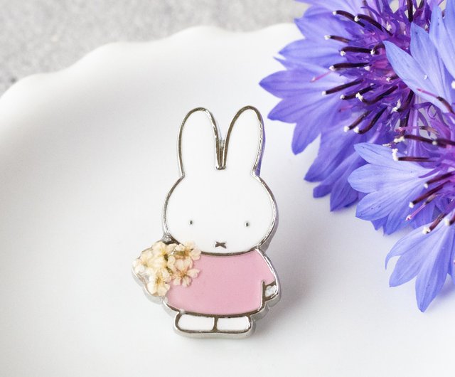 Pinkoi x miffy】ミッフィー押し花ピンバッジ - ショップ schaf
