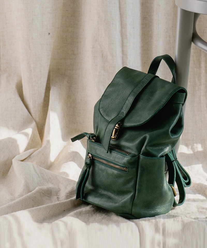 Soft leather minimalist retro mini backpack - กระเป๋าเป้สะพายหลัง - หนังแท้ สีเขียว