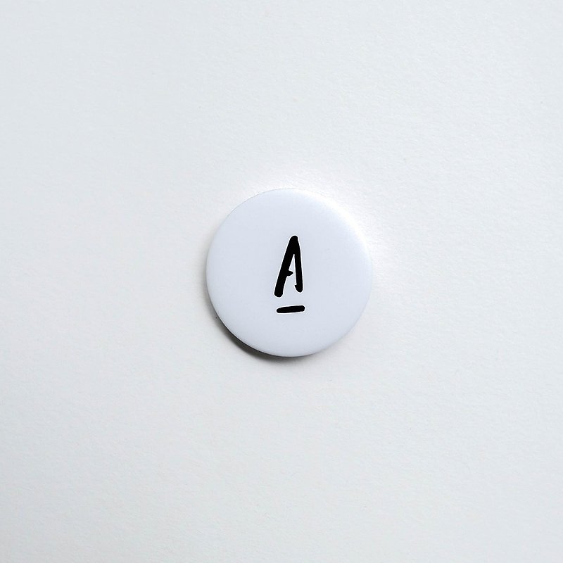 WHOSMiNG-PIN pin A - เข็มกลัด - พลาสติก ขาว