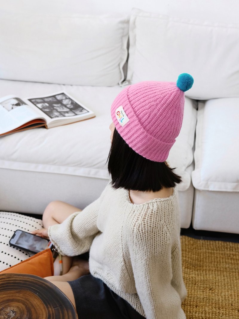 Super cute pink ball contrast color wool hat big head friendly - หมวก - ผ้าฝ้าย/ผ้าลินิน สึชมพู