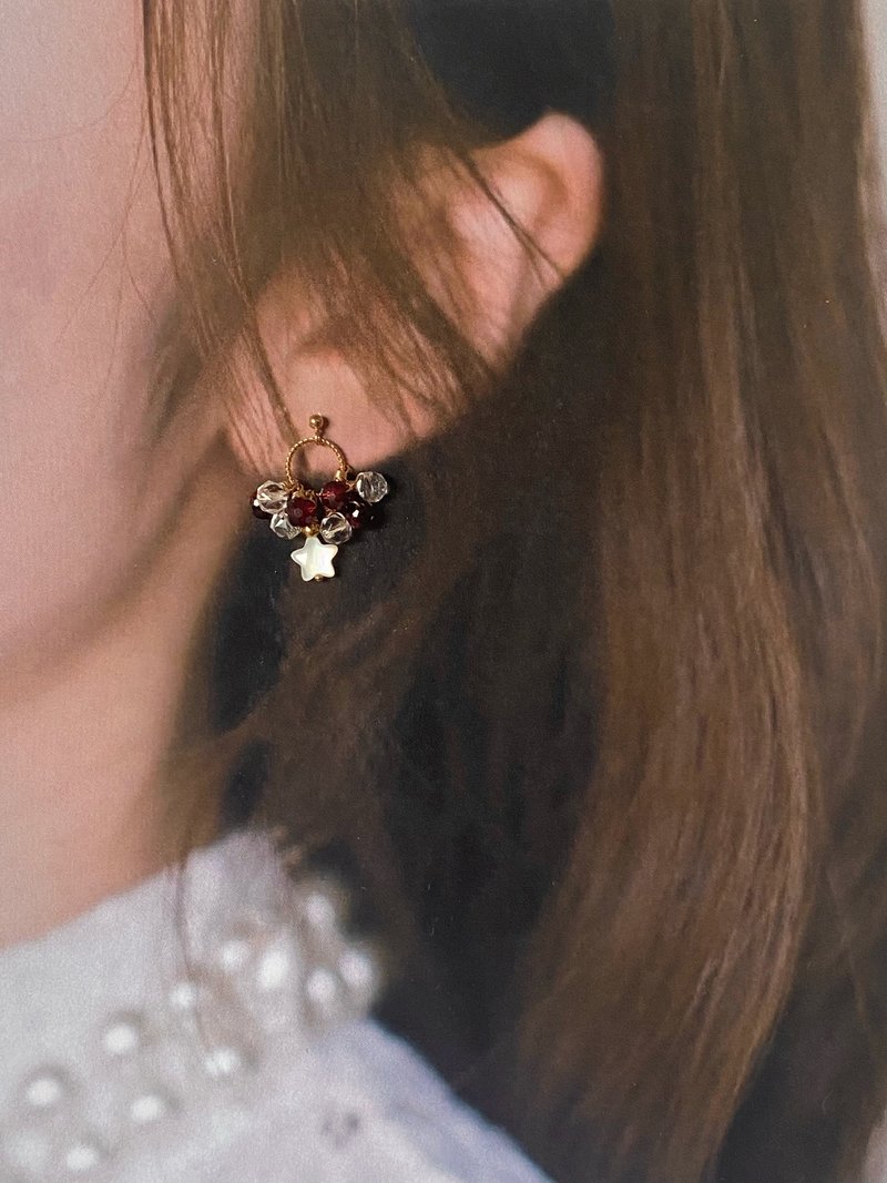 Small wreath Stone white crystal white butterfly star || Festive style 14KGF earrings and studs - ต่างหู - เครื่องประดับพลอย สีแดง