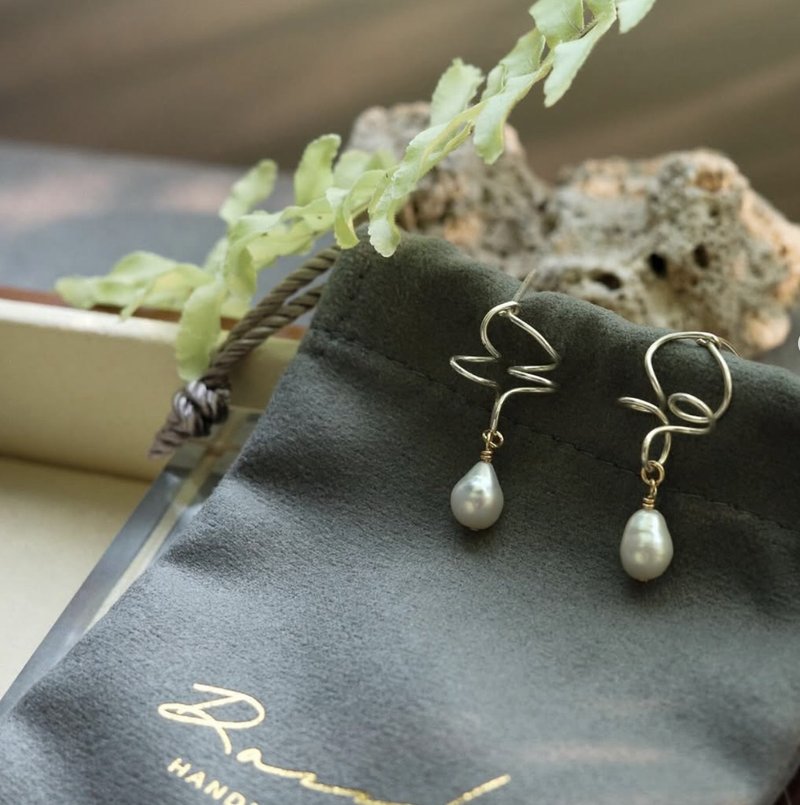 卷卷旋律 珍珠耳環 14K Gold-Filled - 耳環/耳夾/耳骨夾 - 珍珠 白色