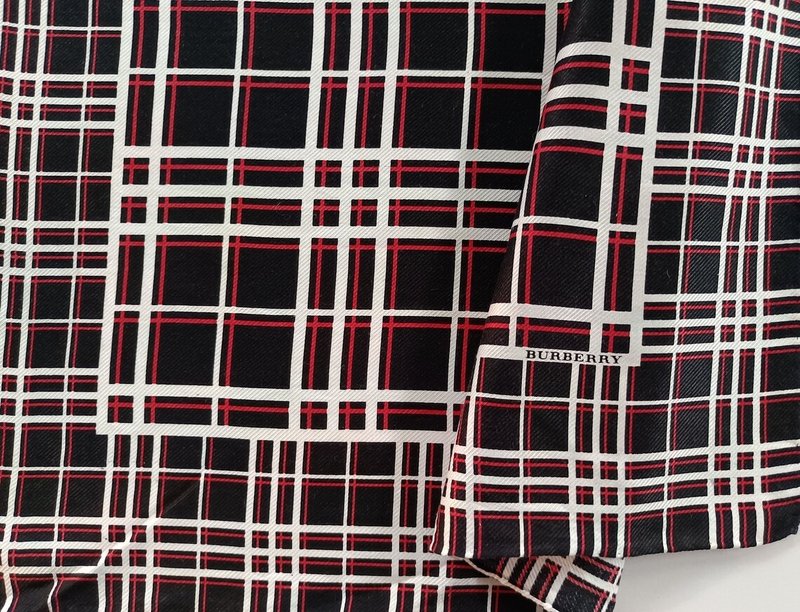 Burberry Bold Check Vintage Handkerchief Plaid 22.5 x 22.5 inches - 手帕 - 棉．麻 黑色