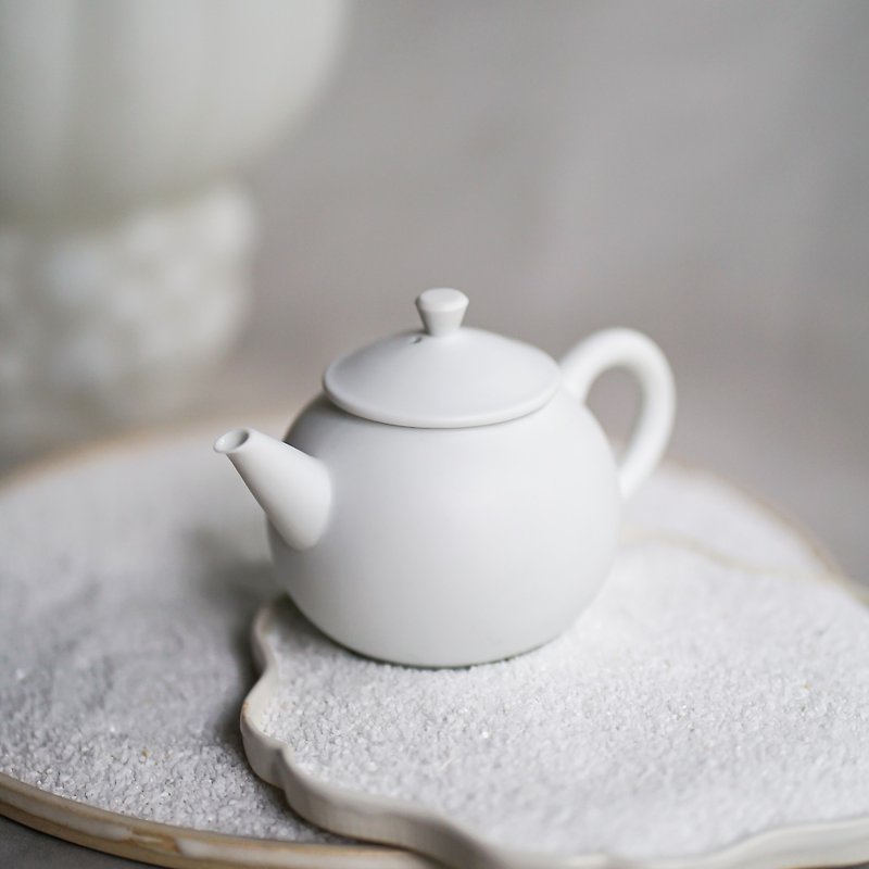 【琅茶謹製】八週年紀念新壺 | 岩雪 : 皚皚霧白 - 茶具/茶杯 - 瓷 白色