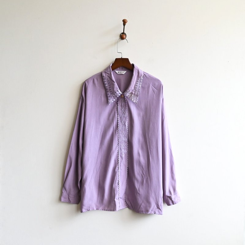 [Egg Plant Vintage] Aroma Space Embroidery Long Sleeve Vintage Shirt - Women's Shirts - Other Man-Made Fibers Purple