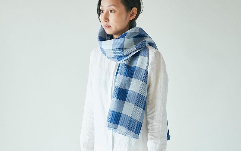 Lamy tinted dyed check stall blue × white - ผ้าพันคอ - ผ้าฝ้าย/ผ้าลินิน สีน้ำเงิน